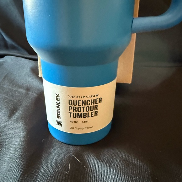 New Stanley 40oz Blue Grid With Flip Top and Emblem on the Back Quencher Tumbler - Picture 2 of 6